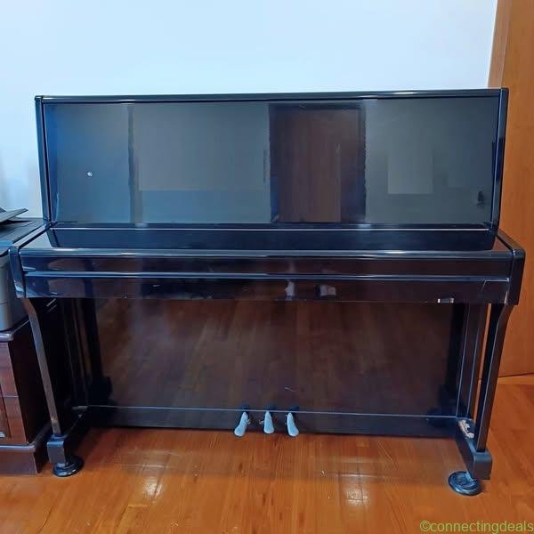 FREE Old Bohemia Upright Piano 140x55x120cm