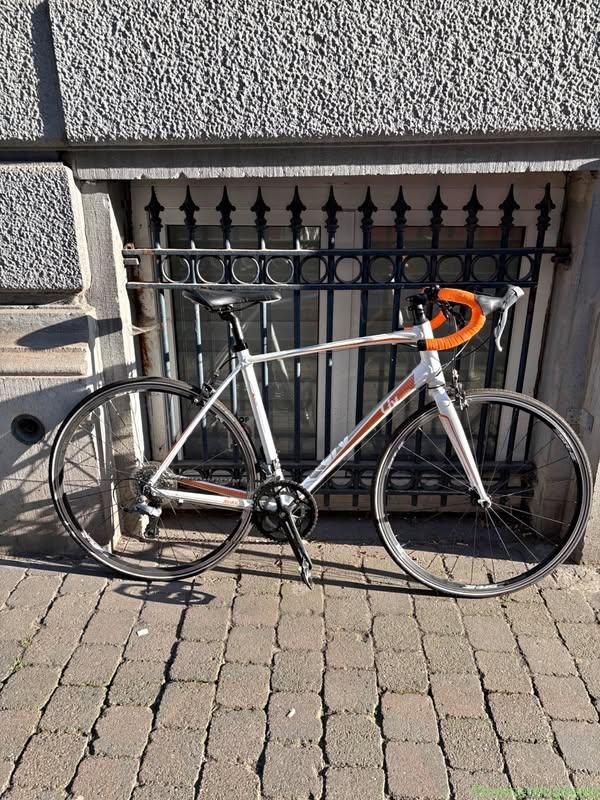 Giant Liv Avail 5 Women’s Road Bike – Size L
