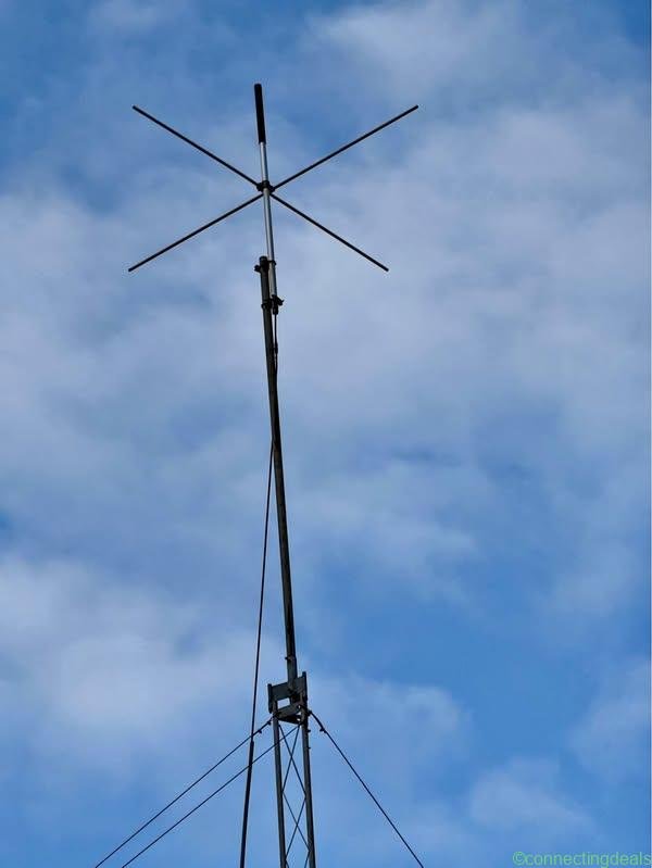 Ground Plane Vertical Antenna on Mast UHF / VHF