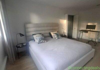 Free ad: Lit et matelas King Size Tapissé Qualité in Montreal. Lit et matelas King Size Tapissé Qualité in Montreal