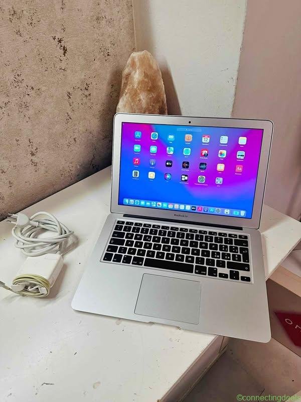 MacBook Air 13″ (Mid 2017) – i5 / 8GB / 128GB SSD
