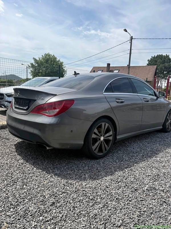 Mercedes CLA 200