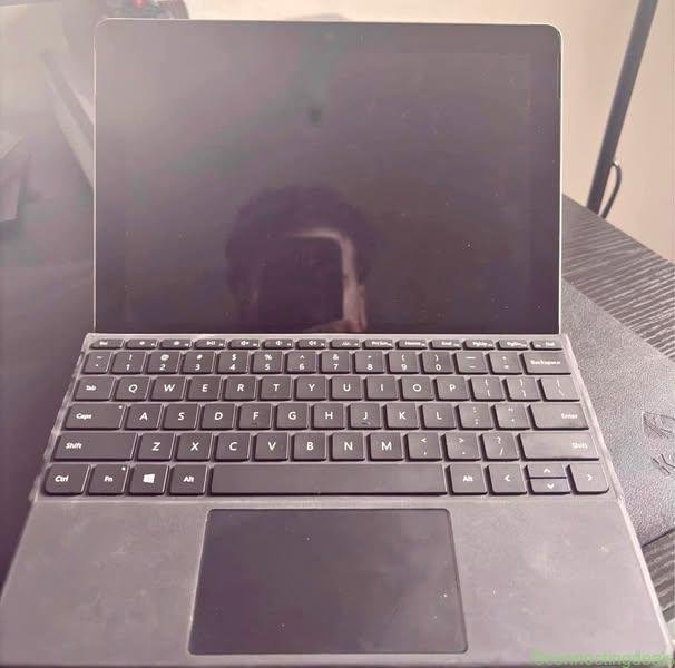 Microsoft Go Laptop