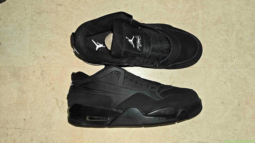 Nike AIR JORDAN 4 RM