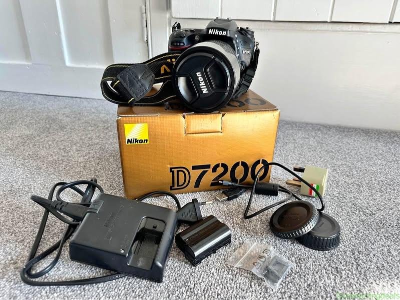 Nikon D7200 DSLR Camera + Nikon 18-140mm VR Lens