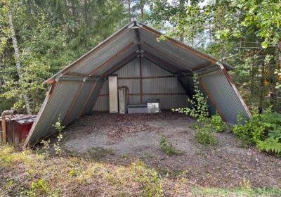 Plåtskjul/ carport bortskänkes in Stockholm