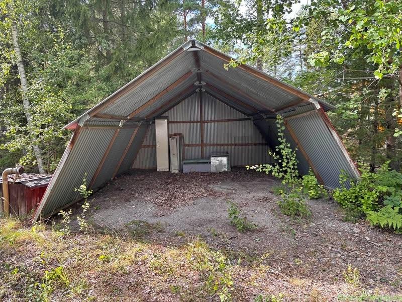 Plåtskjul/ carport bortskänkes