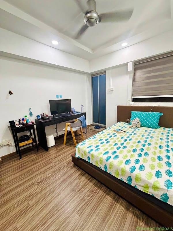 PRIME MASTER BEDROOM IN BEDOK 🚇 [NO LANDLORD]