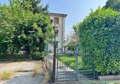 Quadrilocale piano terra arredato in Milan