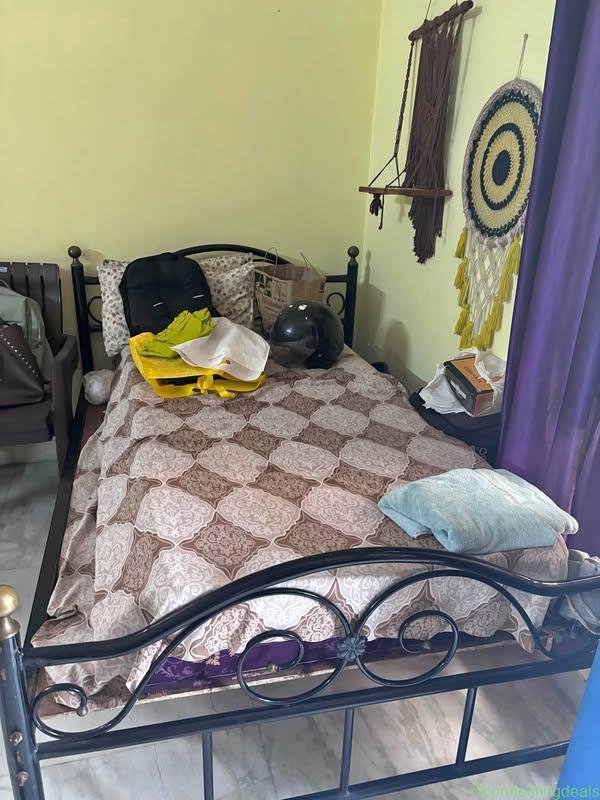 Queen size bed