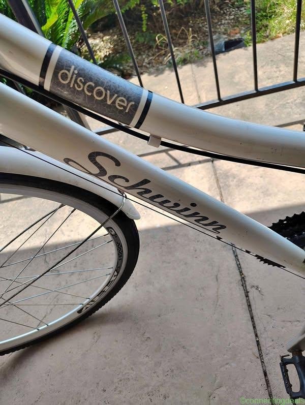 Schwinn women’s 21 speed bike
