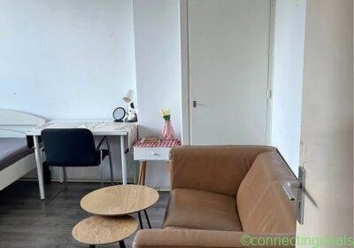 Two rooms are for rent in Oostplein in Rotterdam