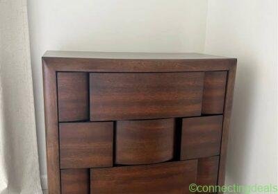 1 Nightstand in Miami