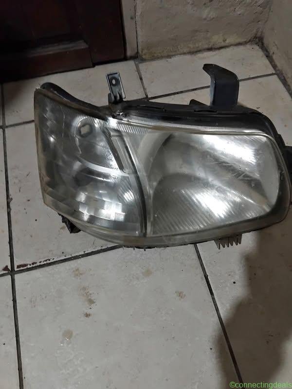 1 piece RHS diahatsu gran max headlight