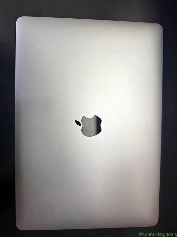 13.3 inch M2 Apple MacBook Pro, 8 GB RAM, 256GB