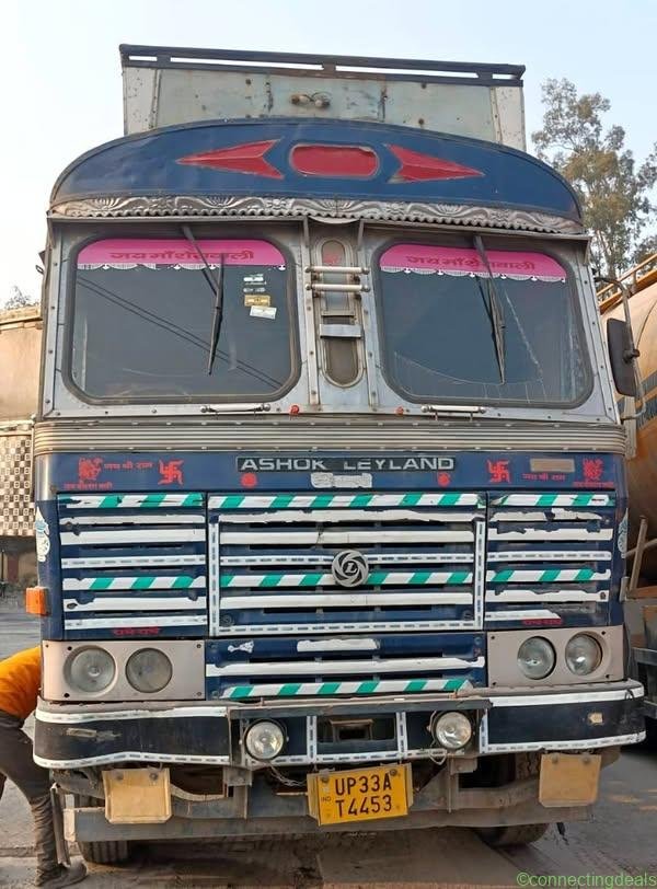14 चक्का सीमेंट टैंकर