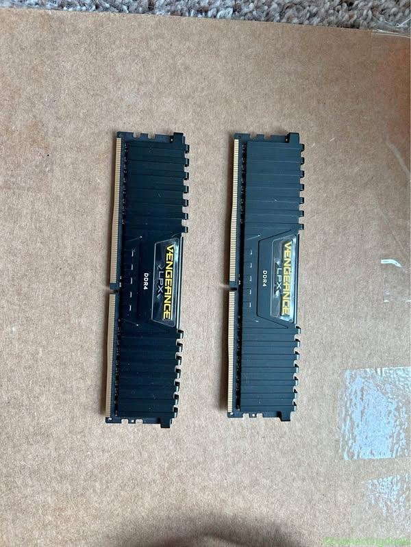 16GB(2 x 8GB) Corsair Vengeance LPX DDR4 RAM