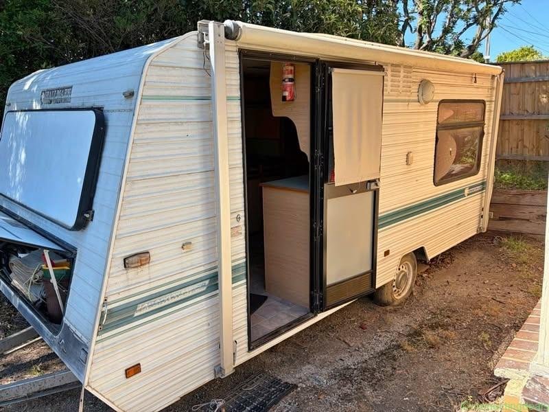 1986 Hallmark grand-deluxe
