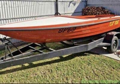 1990 Ski boat 308 in Adelaide