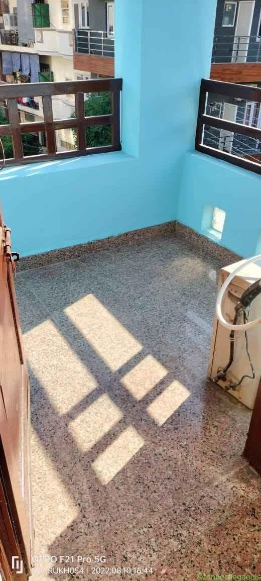 1RK fully furnish available