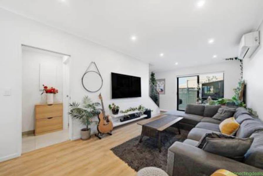 2-bedroom brick & tile home in Waiata Shores,