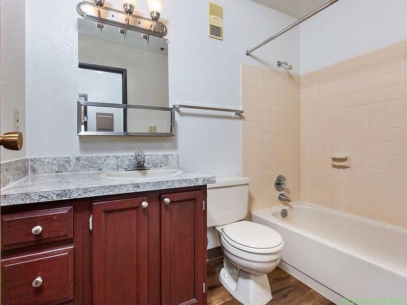 2 Beds 1 Bath Apartment