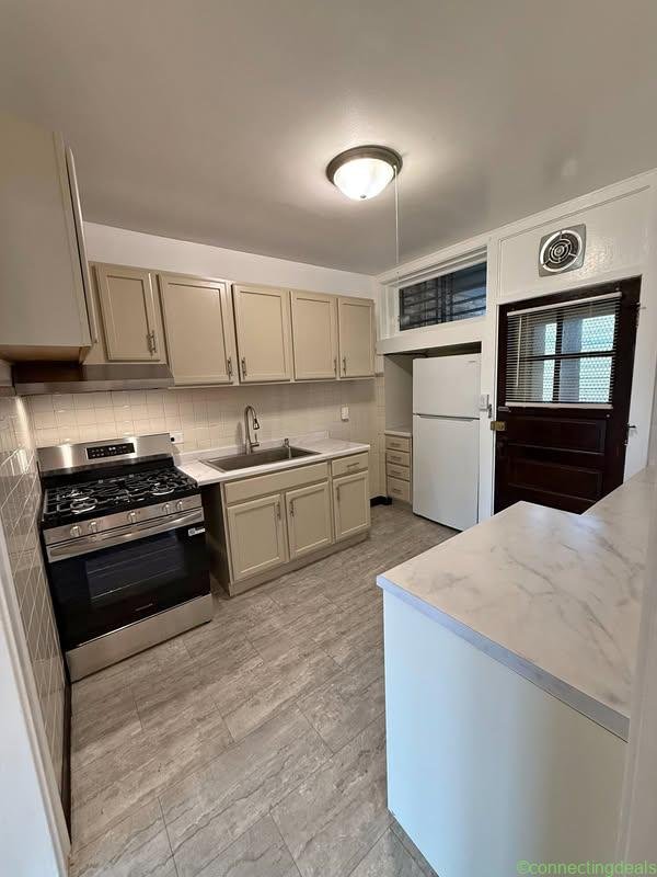 2 Beds 1 Bath Apartment