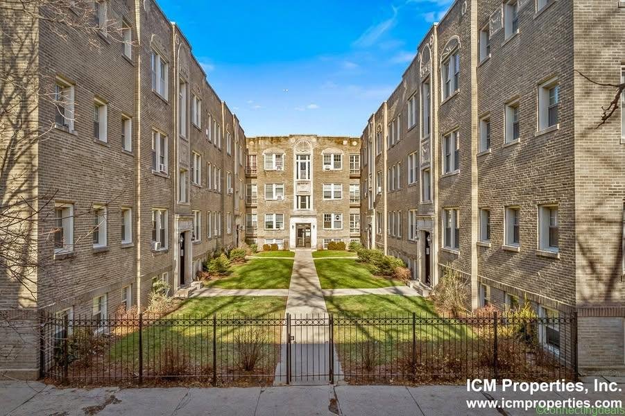 2 Beds 1 Bath Apartment