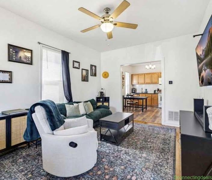 2 Beds 1 Bath – Townhouse