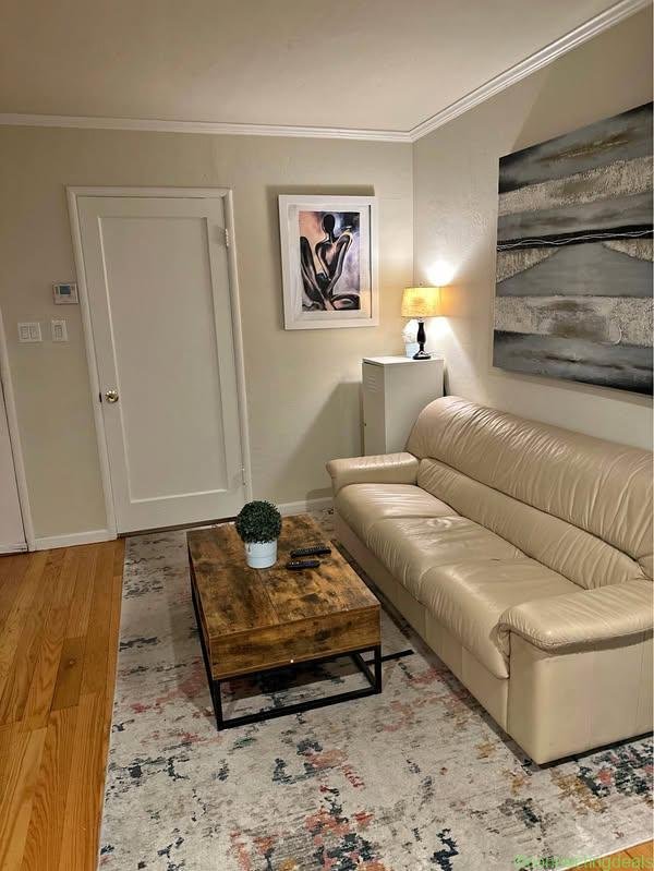 2 Beds 1 Bath – Townhouse