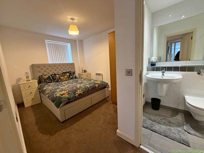 2 beds 2 bathrooms – Flat