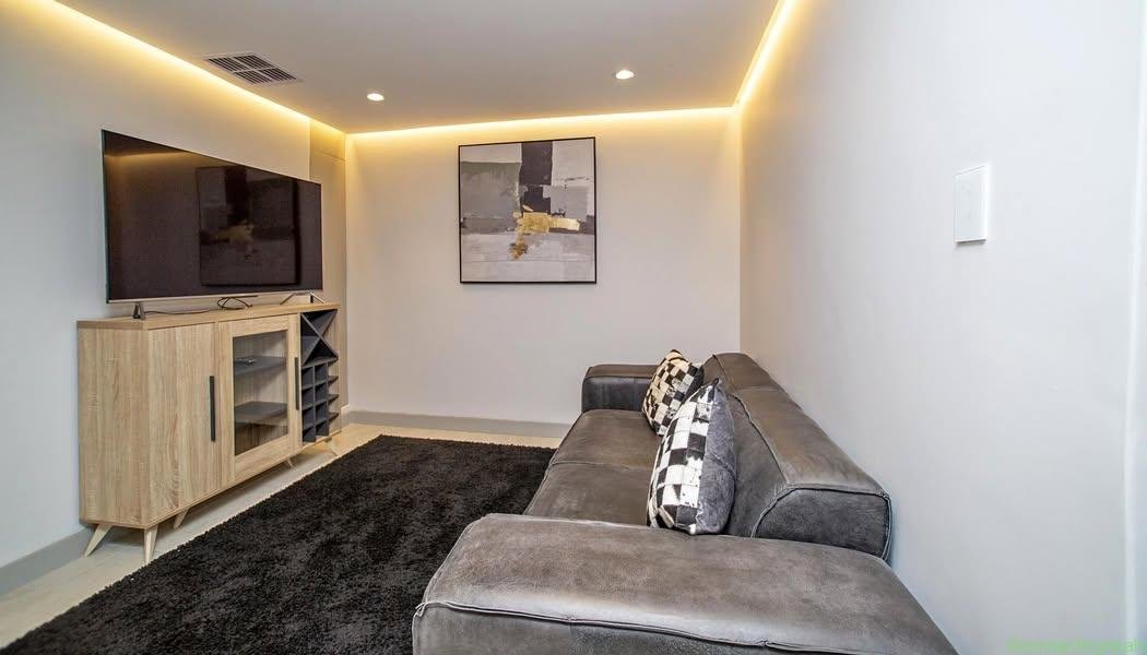 2 Beds 2 Baths Apartment/condo