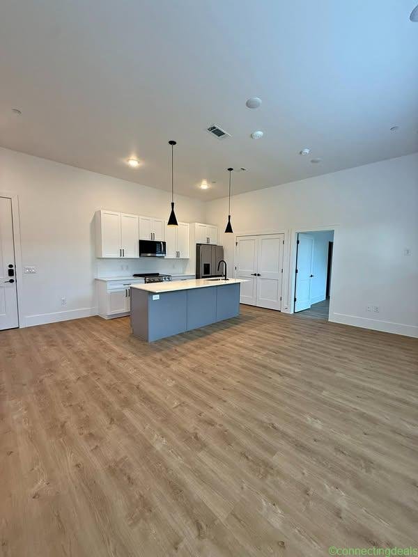 2 Beds 2 Baths Apartment