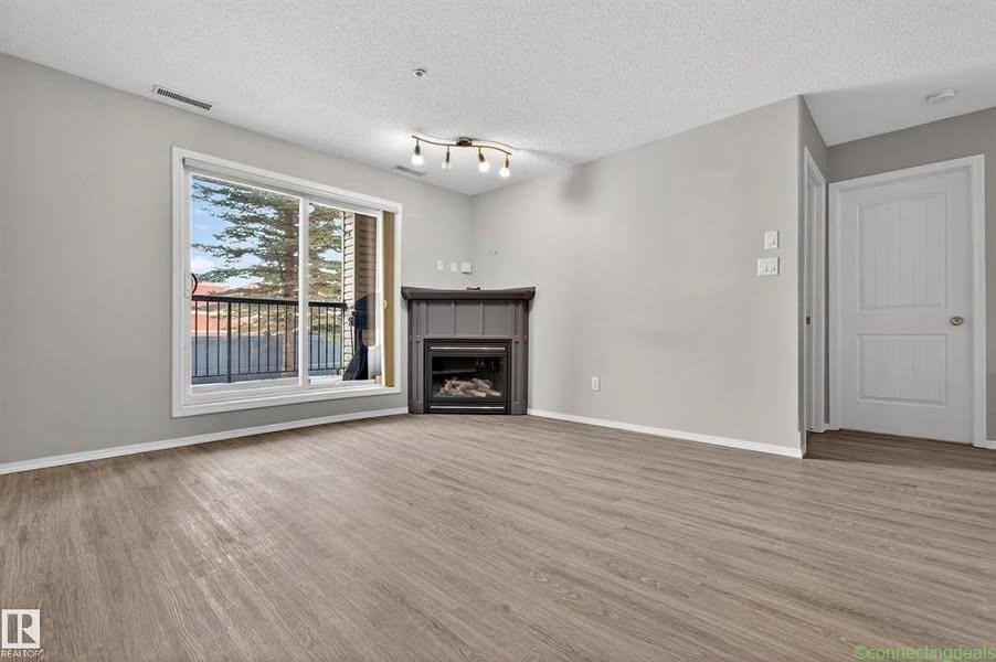 2 Beds 2 Baths – Apartment