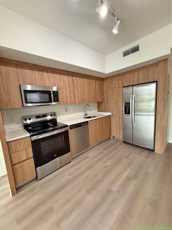 2 Beds 2 Baths – Apartment