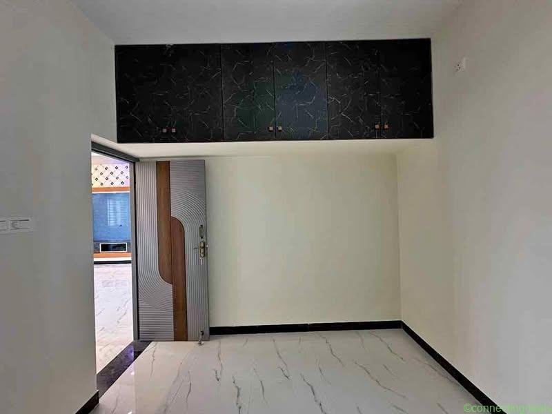 2 Beds 2 Baths – House