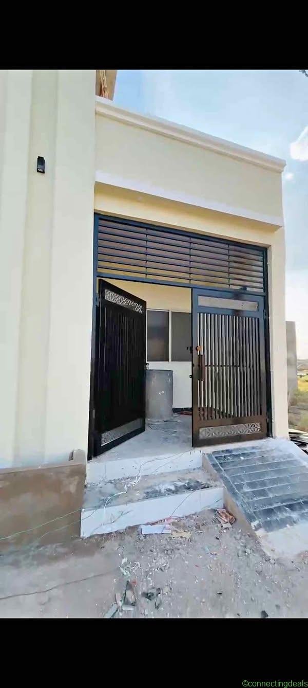 2 Beds 2 Baths – House