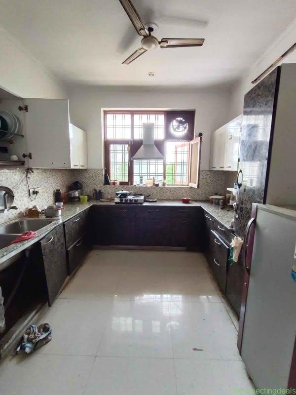 2 Beds 2 Baths – House