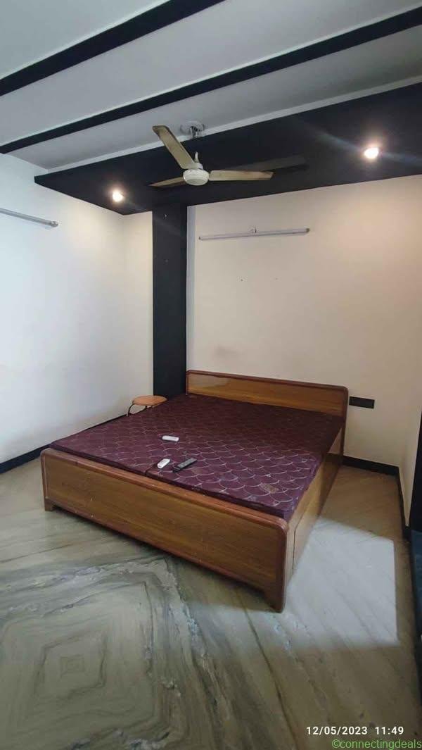 2 Beds 2 Baths – House
