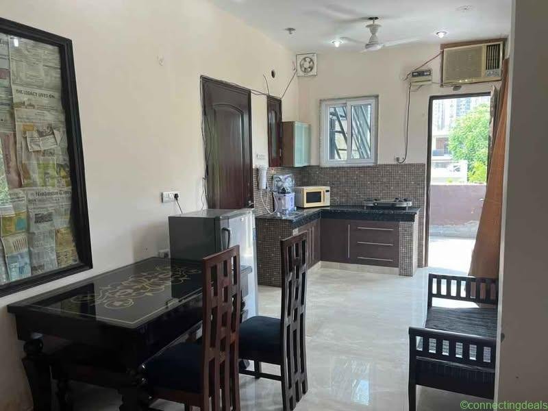 2 Beds 2 Baths – House