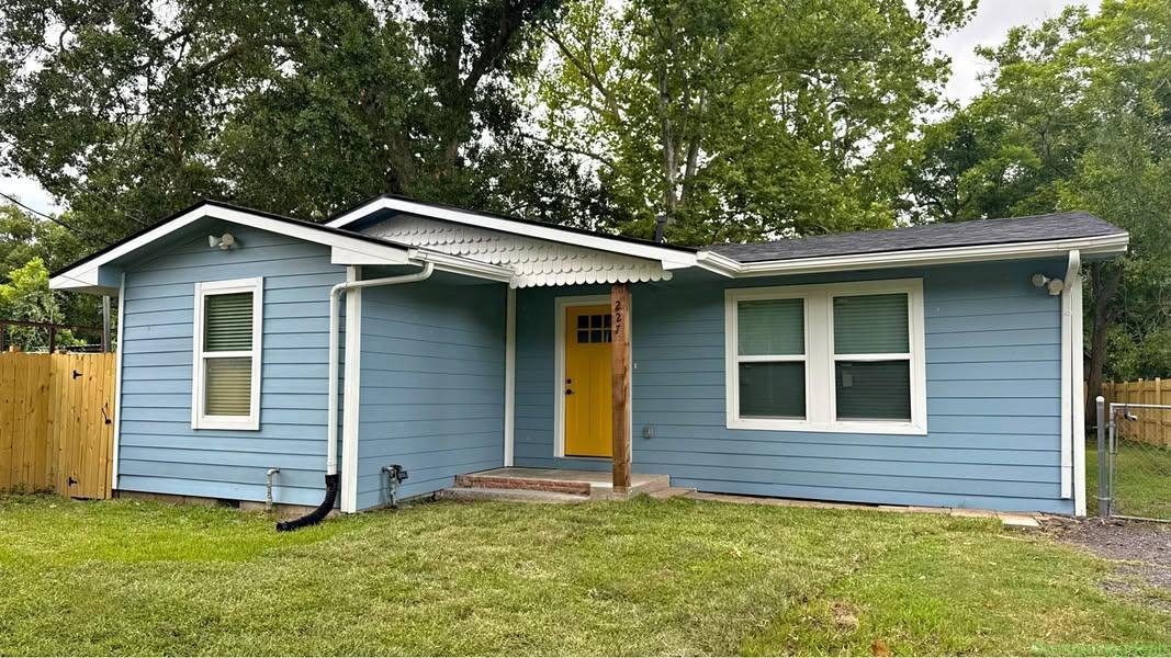 2 Beds 2 Baths – House