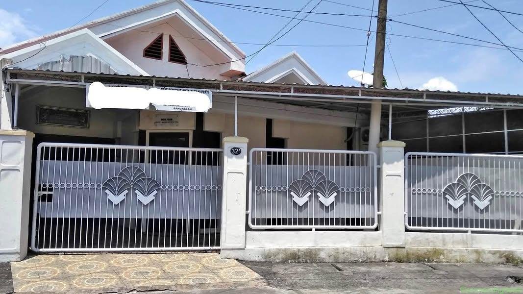 2 Beds 2 Baths – House