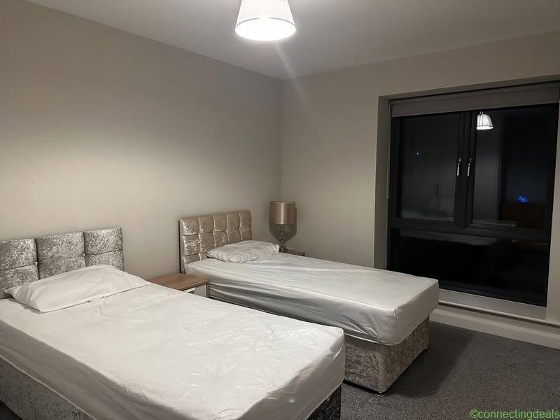 2 Beds 2 Baths Room only 530 each in shared house