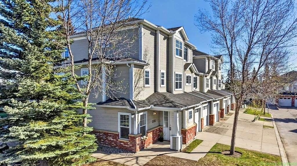2 Beds 2 Baths Townhouse