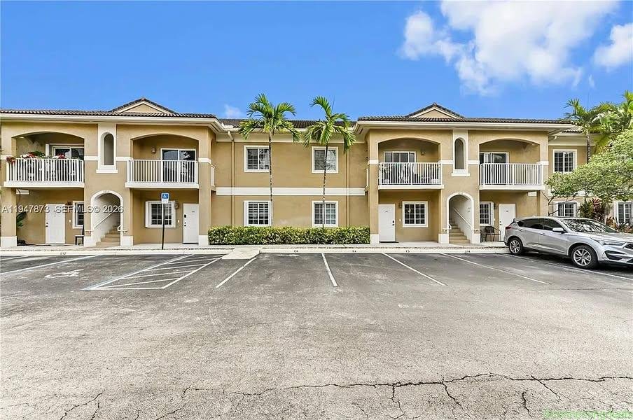 2 Beds 2 Baths Townhouse