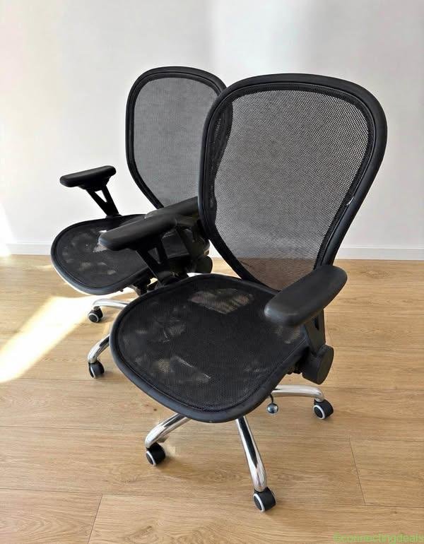 2 bureau stoelen