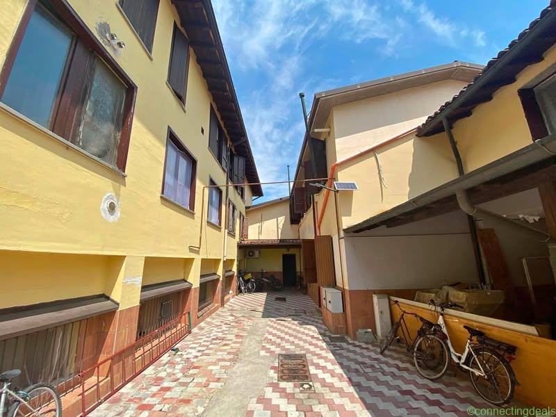 2 locali al primo piano senza spese condominiali
