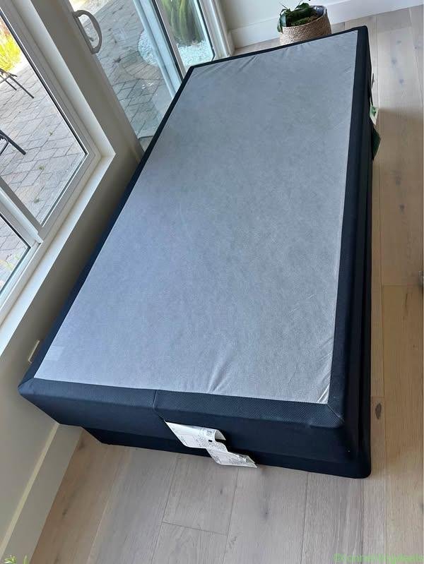 2 – XL 9” Tempurpedic box springs KING