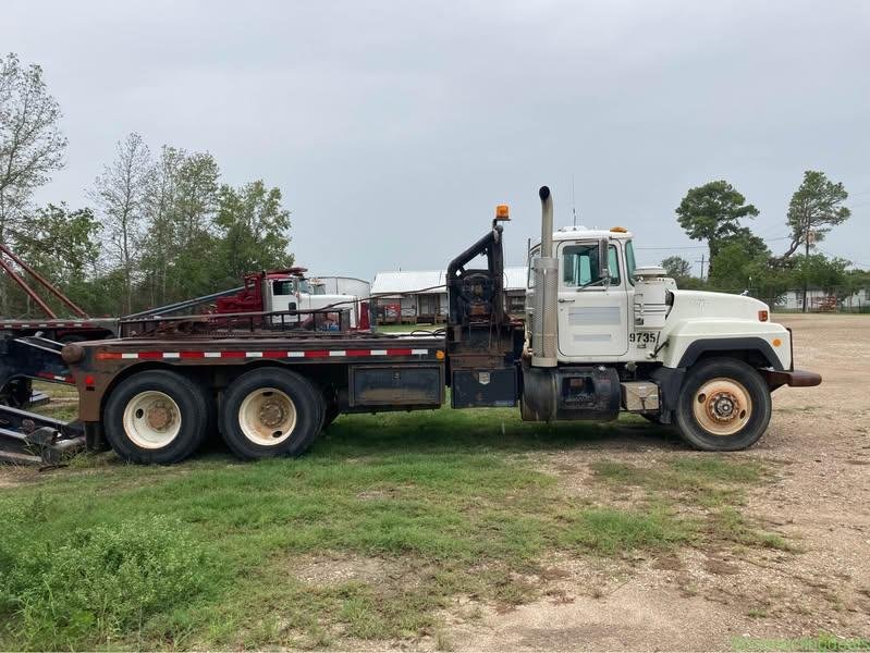 2001 Mack r d