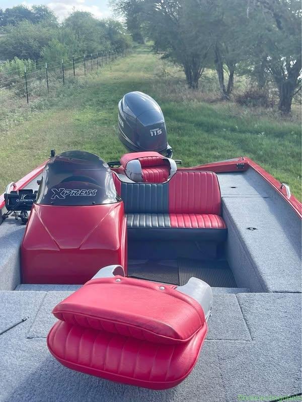 2001 Xpress 18’ 3”